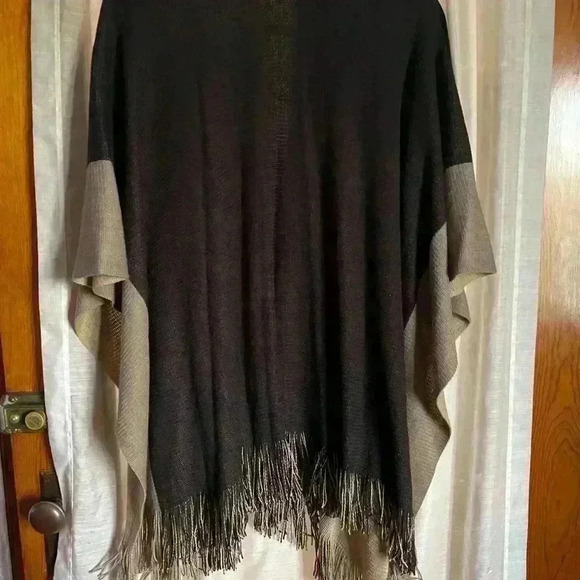 Apt 9 shawl - Picture 2 of 2